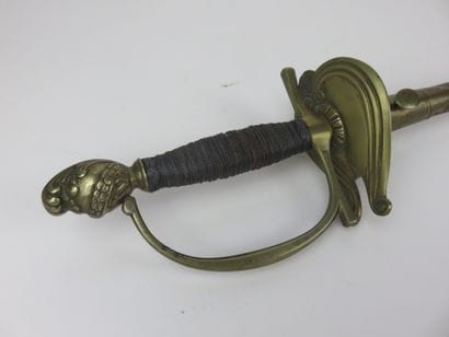 EPEE D'OFFICIER dite d’ niforme. Fusée filigranée...