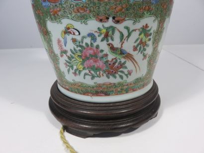 CHINE, Canton

Grand vase en porcelaine à...