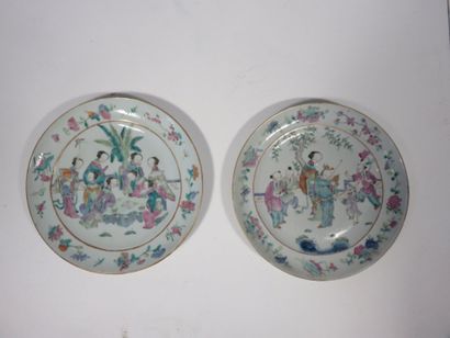 CHINE

Paire d'assiettes en porcelaine à...