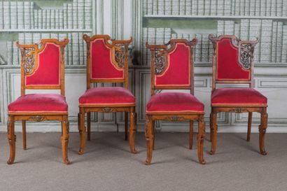 SUITE DE QUATRE CHAISES en sycomore teinté...