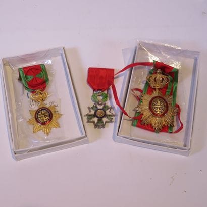 ENSEMBLE DE DOUZE ORDRES DE CHEVALERIE ET...
