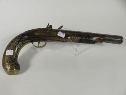 PISTOLET A SILEX MAROCAIN à platine à gauche.

Canon...