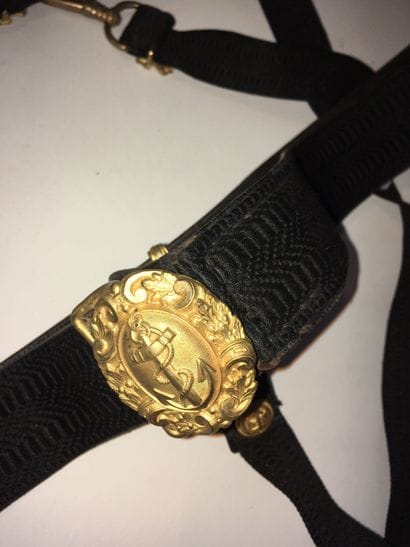 SABRE D'OFFICIER DE MARINE.

Poignée vernie....
