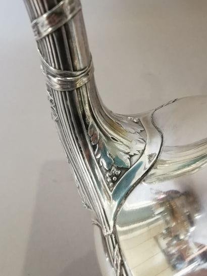 CAFETIERE en argent. PARIS, Emile PUIFORCAT,...
