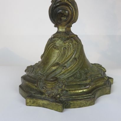 PAIRE D'IMPORTANTS CANDELABRES en bronze...
