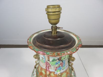 CHINE, Canton

Grand vase en porcelaine à...