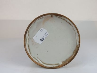 MIDI

Pot à pharmacie en faïence orné d'une...