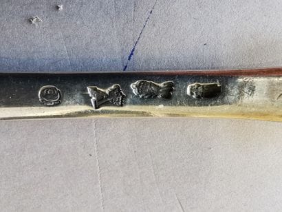 COUVERT ET FOURCHETTE DE TABLE en argent....
