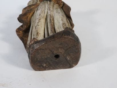 STATUETTE en bois sculpté polychrome figurant...