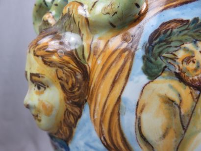PAIRE DE GRANDS VASES en faïence à décor...