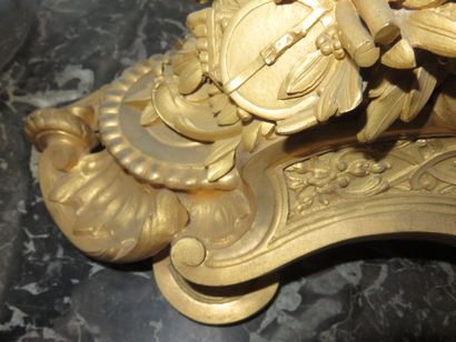 TRES IMPORTANTE GARNITURE DE CHEMINEE en...