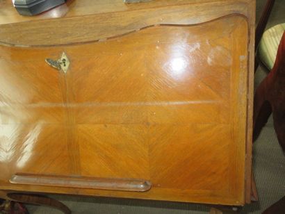 BUREAU DE PENTE en placage de palissandre....