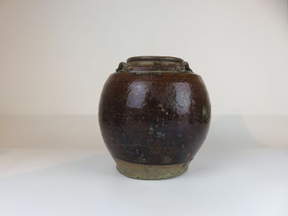 CHINE - Fin Epoque MING (1368-1644)

Jarre...