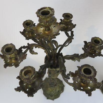 PAIRE D'IMPORTANTS CANDELABRES en bronze...