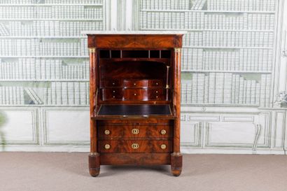 SECRETAIRE en acajou et placage d'acajou...