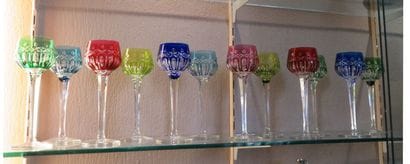 SAINT-LOUIS

Suite de douze verres à vin...