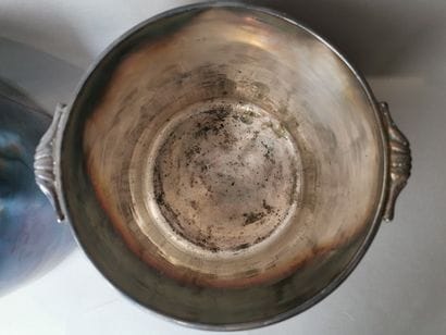 DEUX RAFRAICHISSOIRS A BOUTEILLES en métal...