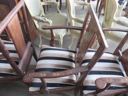 SUITE DE SIX FAUTEUILS en acajou à décor...