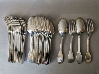 ENSEMBLE FORMANT DIX-HUIT COUVERTS DE TABLE...