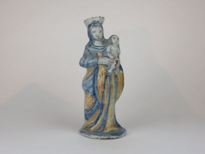NEVERS

Vierge à l'Enfant en faïence à décor...