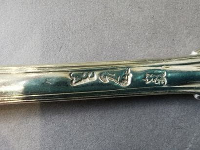 CINQ COUVERTS DE TABLE en argent. PARIS et...