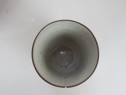 CHINE, Yixing - XXe siècle

Pot couvert et...
