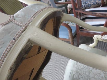 SUITE DE QUATRE FAUTEUILS CABRIOLET en bois...