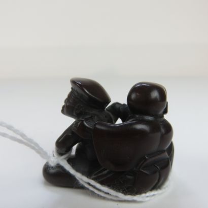 JAPON - XIXe siècle

Netsuke en bois, masseur...