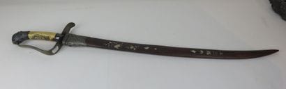 SABRE INDOCHINOIS. Poignée en os sculpté...