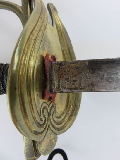 EPEE D'OFFICIER dite d’ niforme. Fusée filigranée...