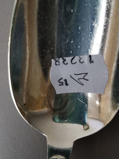 SERIE DE HUIT COUVERTS DE TABLE en argent....