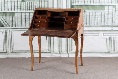 BUREAU DE PENTE en placage de palissandre....