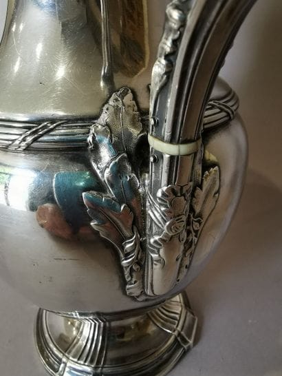 CAFETIERE en argent. PARIS, Emile PUIFORCAT,...