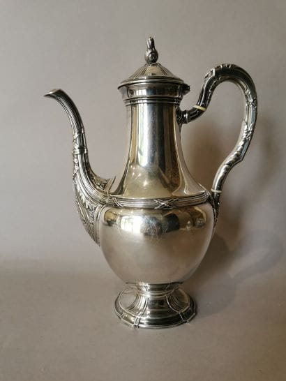 CAFETIERE en argent. PARIS, Emile PUIFORCAT,...