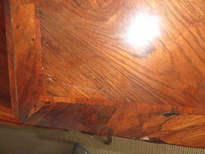 BUREAU DE PENTE en placage de palissandre...