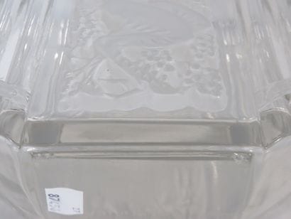 R. LALIQUE France

Vase Pan

Coupe en verre...