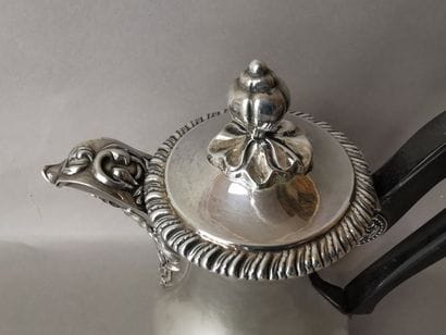 CAFETIERE en argent. PARIS, VEYRAT, 1819-1838....