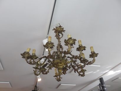 LUSTRE en bronze ciselé et doré à douze bras...
