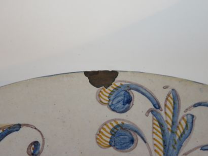 ESPAGNE, Talavera

Plat à barbe en faïence...