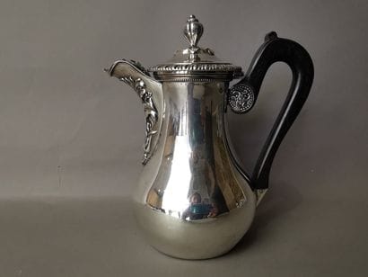 CAFETIERE en argent. PARIS, VEYRAT, 1819-1838....