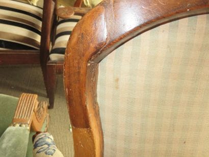FAUTEUIL en hêtre mouluré et sculpté. Estampillé...