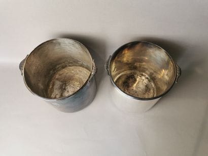 DEUX RAFRAICHISSOIRS A BOUTEILLES en métal...