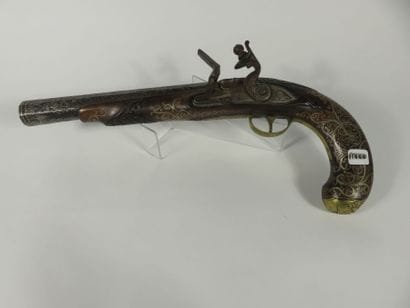 PISTOLET A SILEX MAROCAIN à platine à gauche.

Canon...