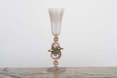 FLUTE EN VERRE DE VENISE gravé. Pied en verre...