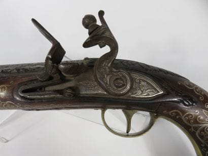 PISTOLET A SILEX MAROCAIN à platine à gauche.

Canon...