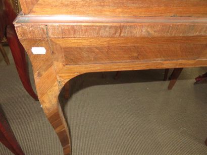 BUREAU DE PENTE en placage de palissandre....