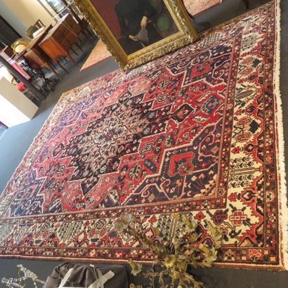 TAPIS d'Iran Bachtiar en laine noué main

320...