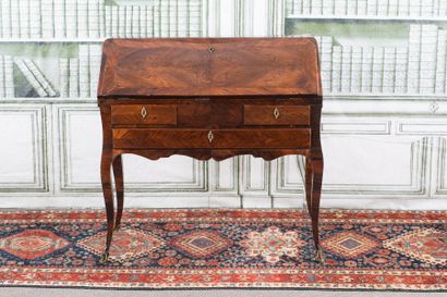 BUREAU DE PENTE en placage de palissandre...