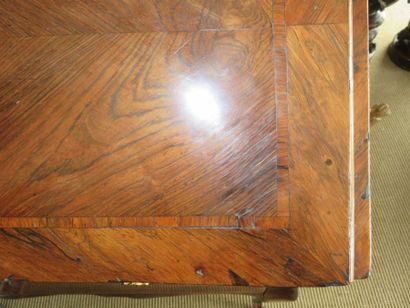 BUREAU DE PENTE en placage de palissandre...