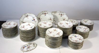 LIMOGES France

Important service en porcelaine...